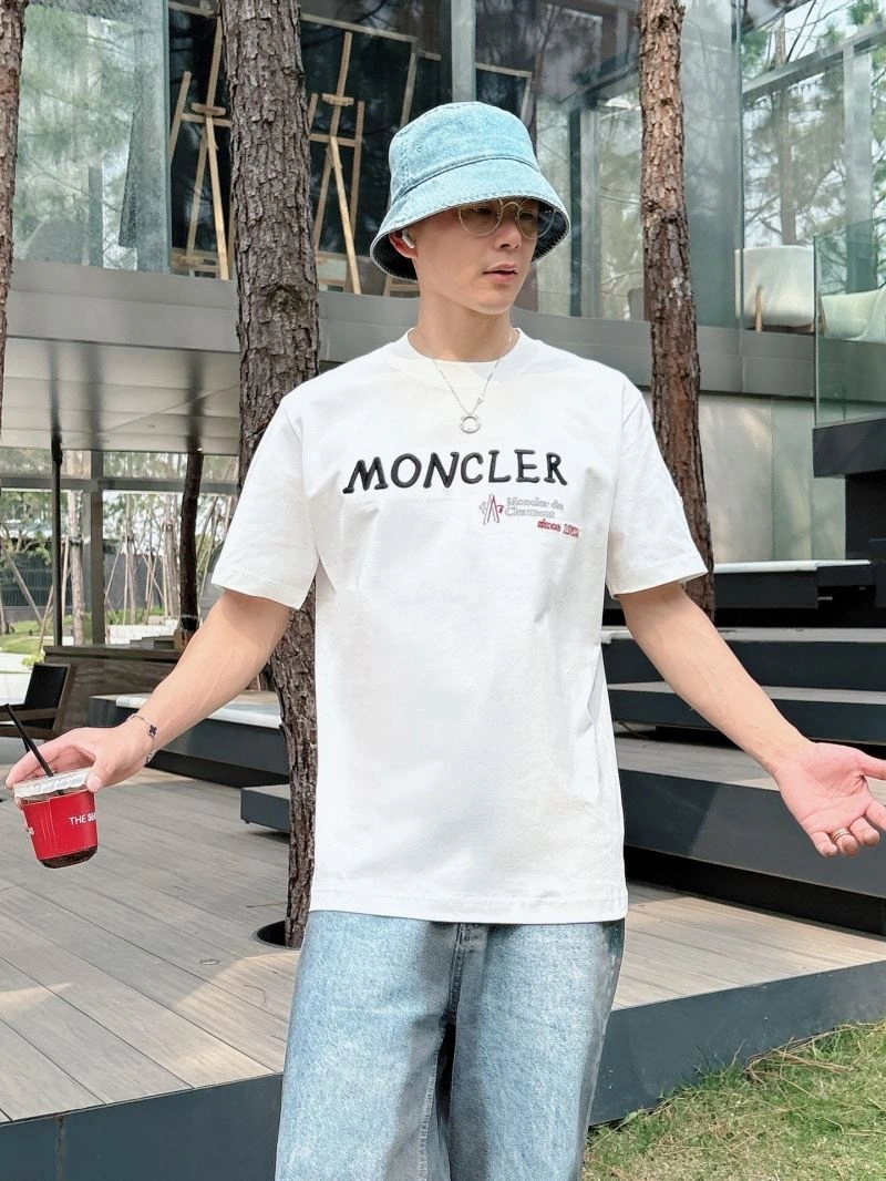 Moncler T-Shirts Cozy 140467