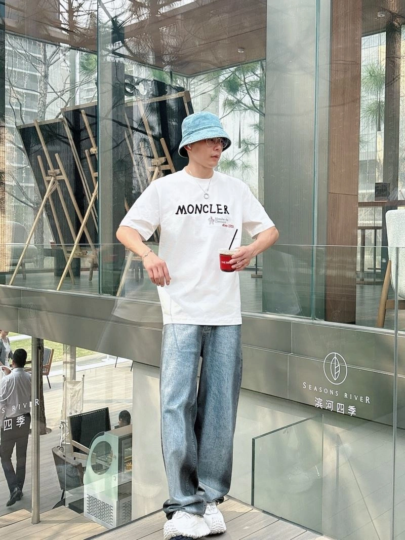 Moncler T-Shirts Cozy 140467