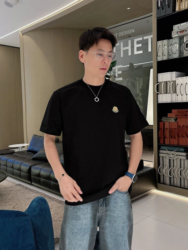Classic Moncler T-Shirts 140481