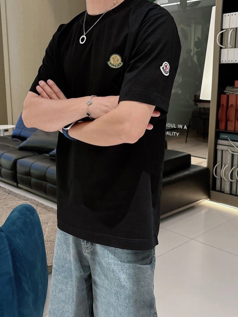 Classic Moncler T-Shirts 140481