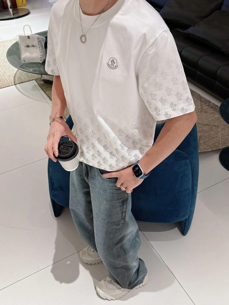 Moncler T-Shirts Comfortable 140468