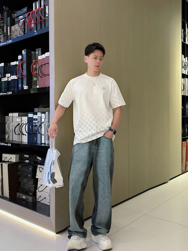 Moncler T-Shirts Comfortable 140468