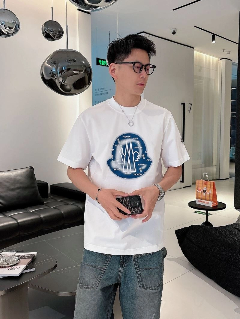 Sleek Moncler T-Shirts 140466