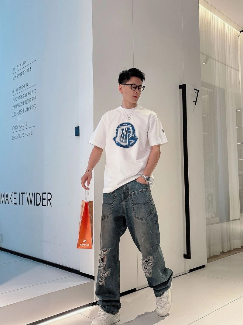 Sleek Moncler T-Shirts 140466