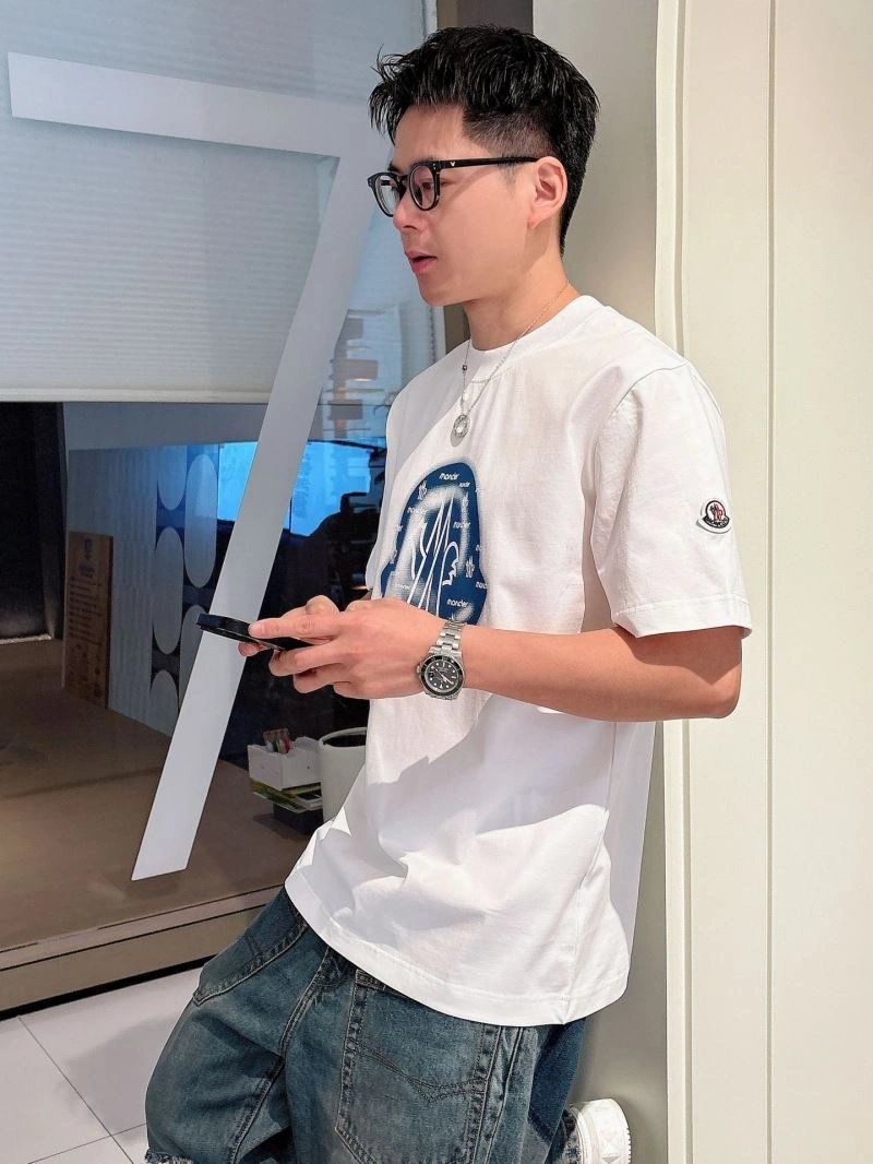 Sleek Moncler T-Shirts 140466