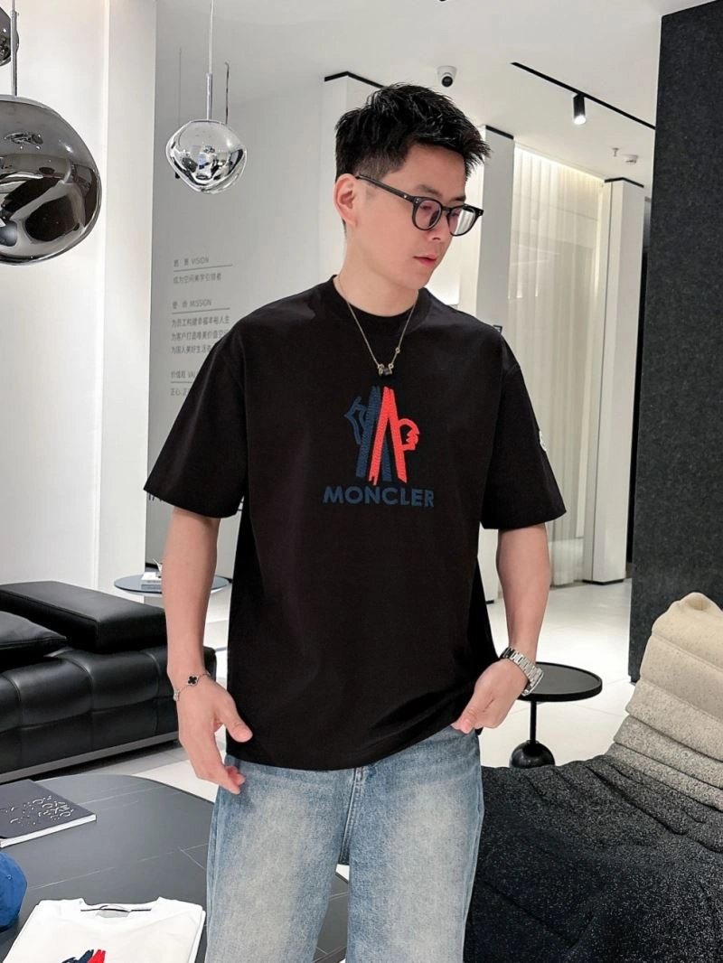 Moncler T-Shirts Breathable 140443