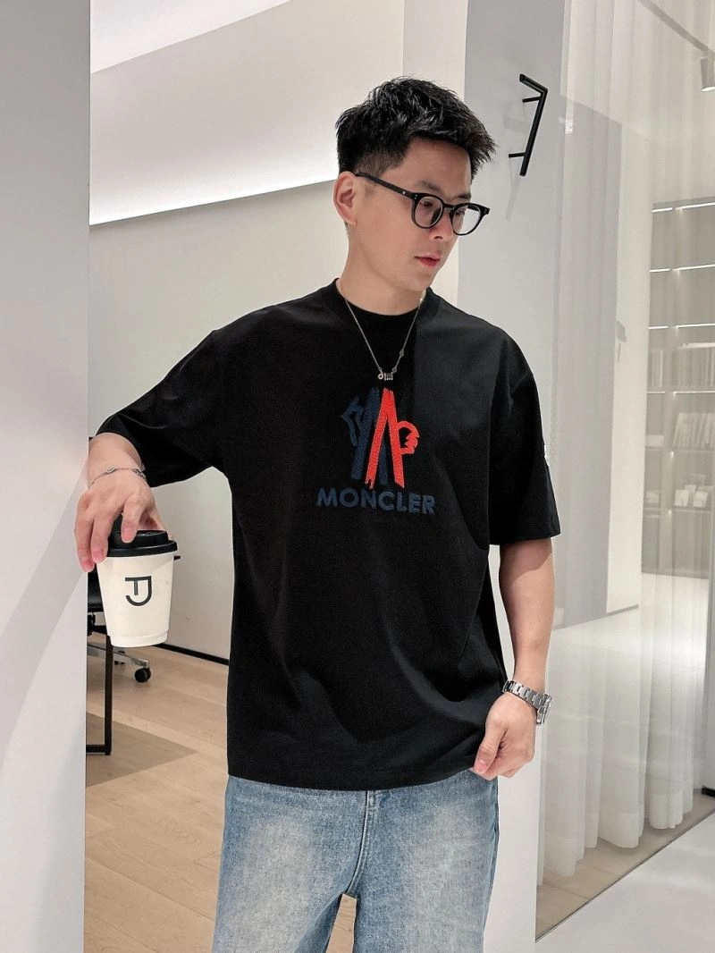 Moncler T-Shirts Breathable 140443