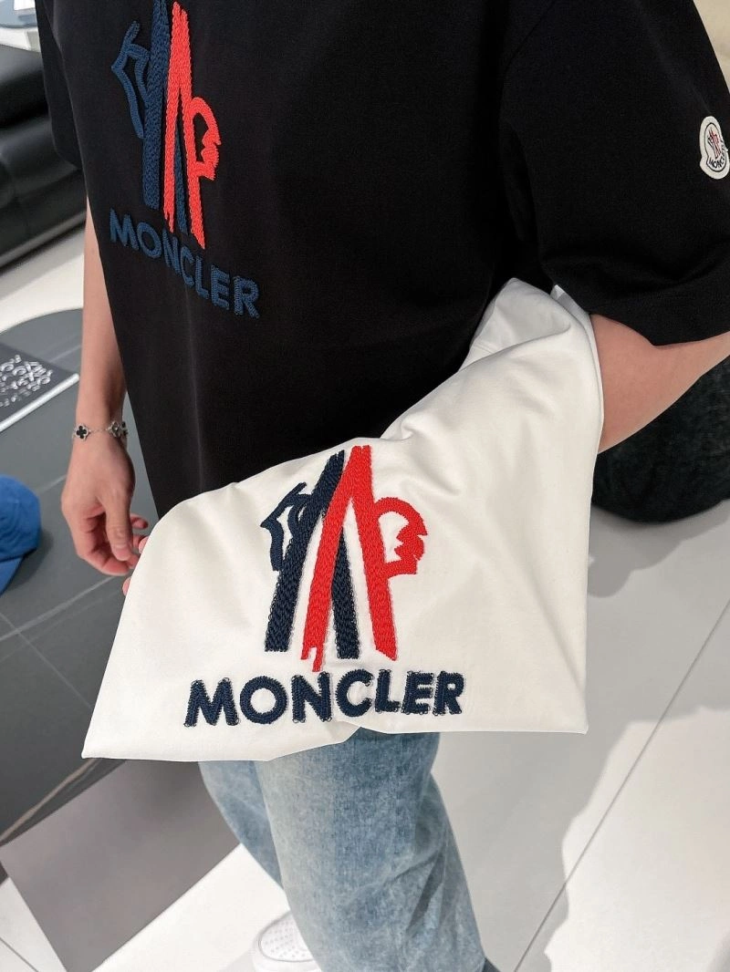 Moncler T-Shirts Breathable 140443