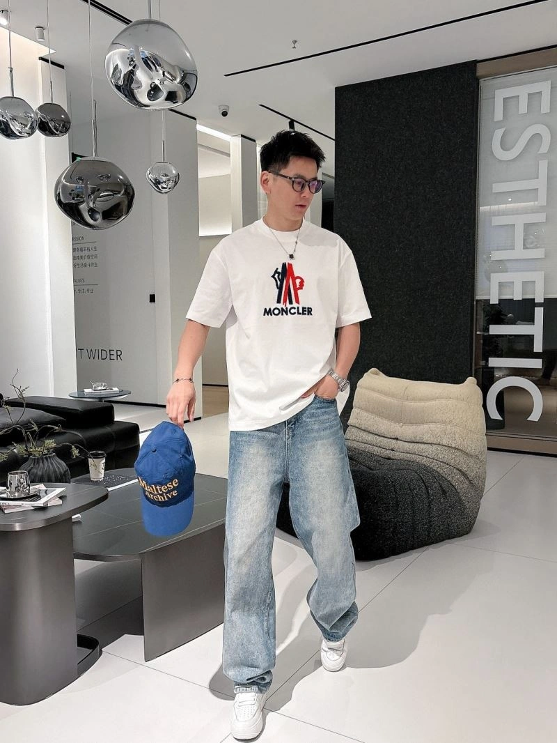 Seasonal Moncler T-Shirts 140441