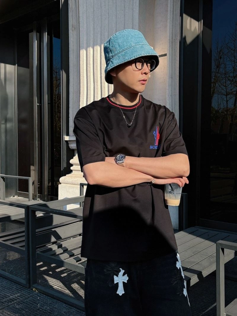Moncler T-Shirts Stretchable 140442