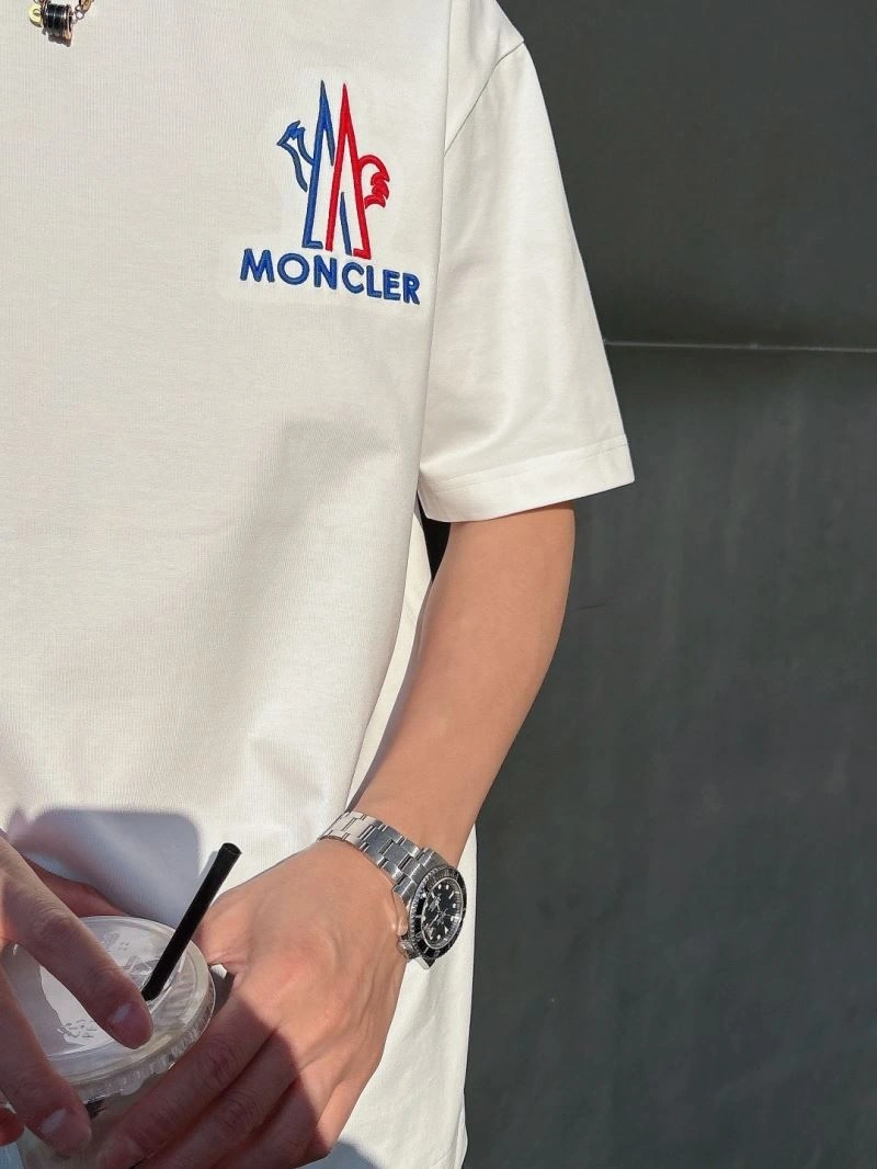 Moncler T-Shirts Elegant 140439