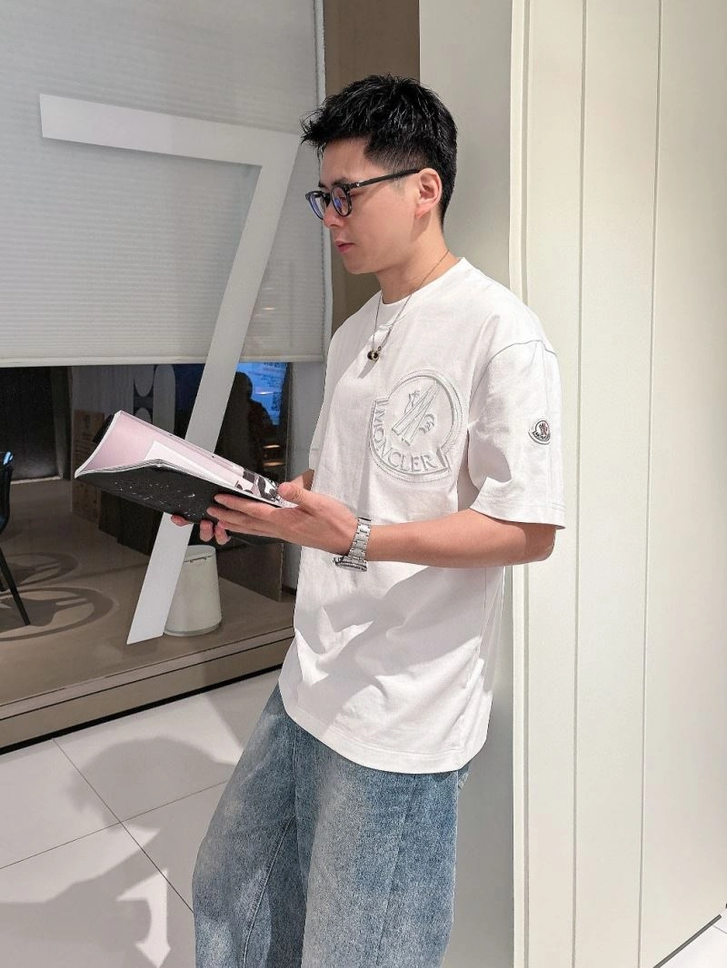 Moncler T-Shirts Youthful 140433