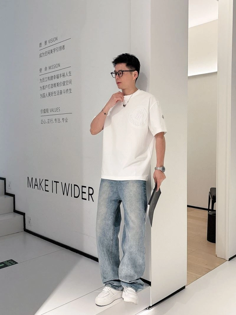 Moncler T-Shirts Youthful 140433