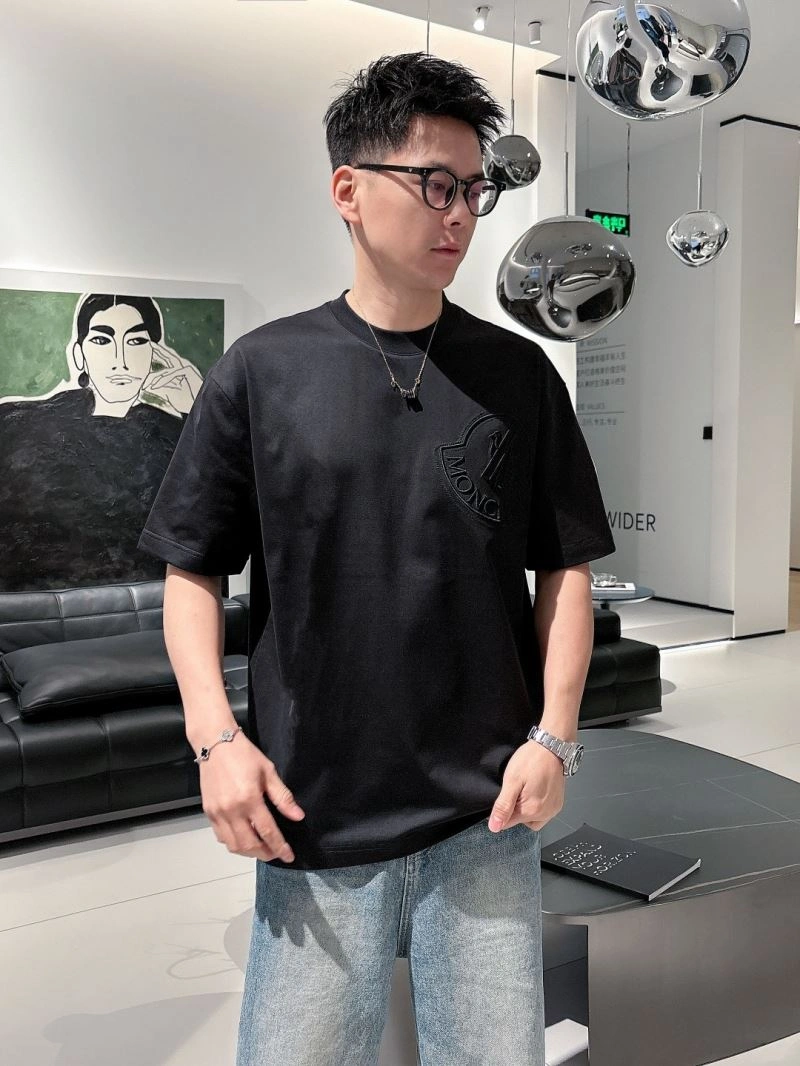 Moncler T-Shirts Unisex 140438