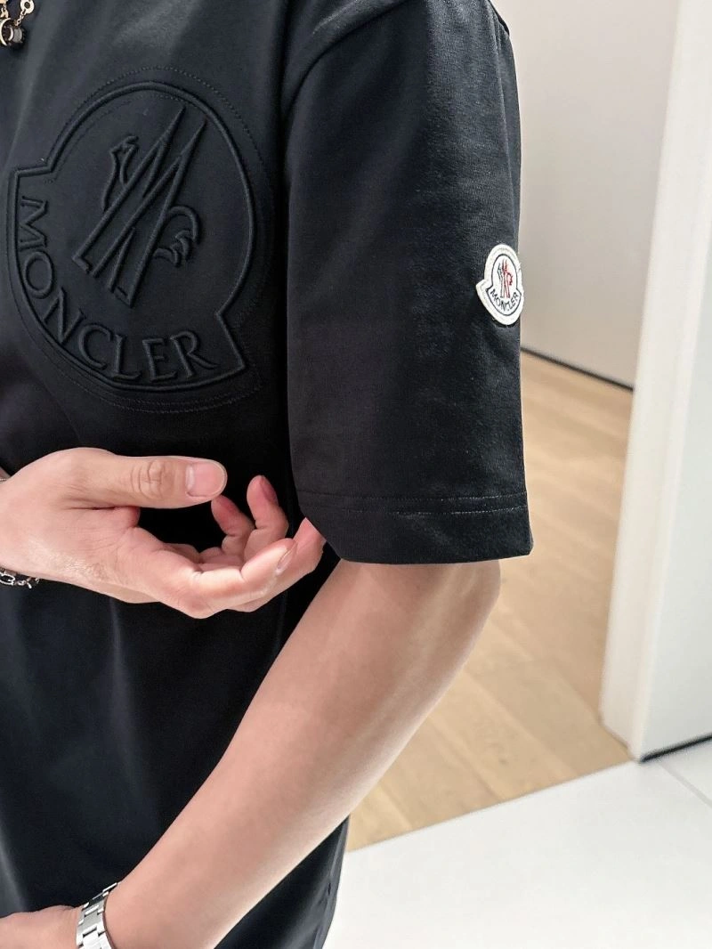 Moncler T-Shirts Unisex 140438