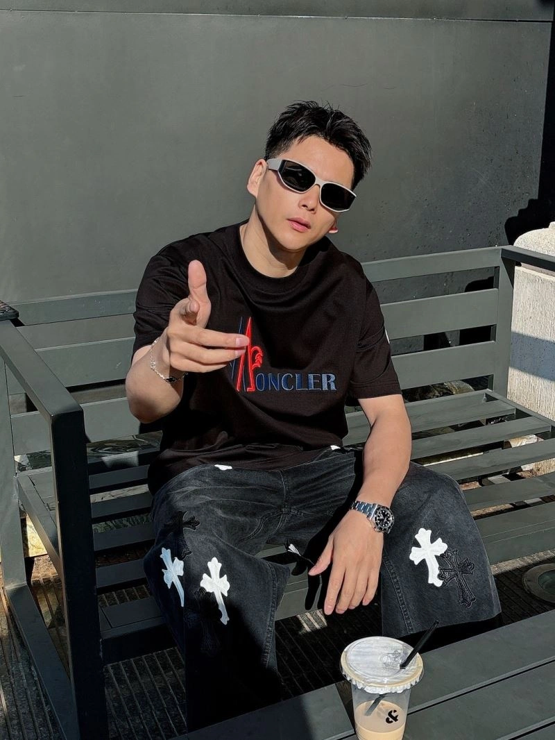 Popular Moncler T-Shirts 140437