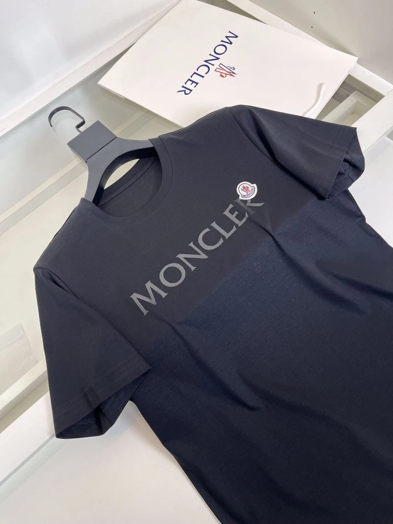 Moncler T-Shirts Versatile 140405