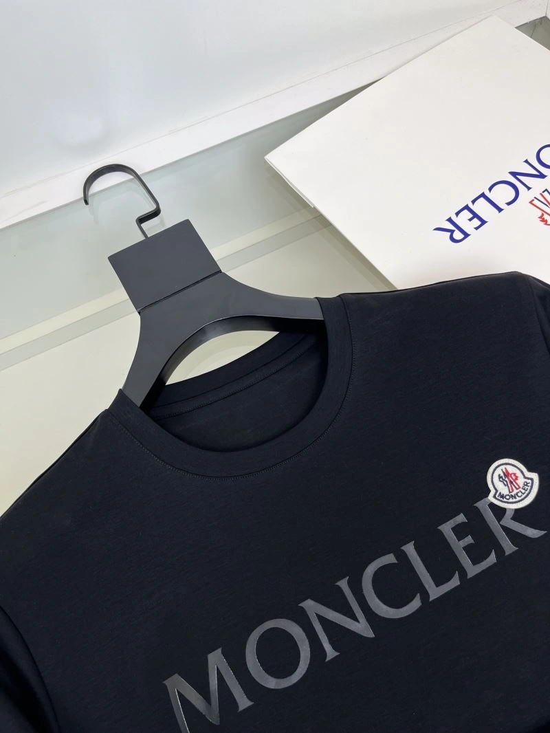 Moncler T-Shirts Versatile 140405