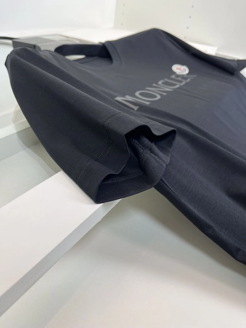 Moncler T-Shirts Versatile 140405