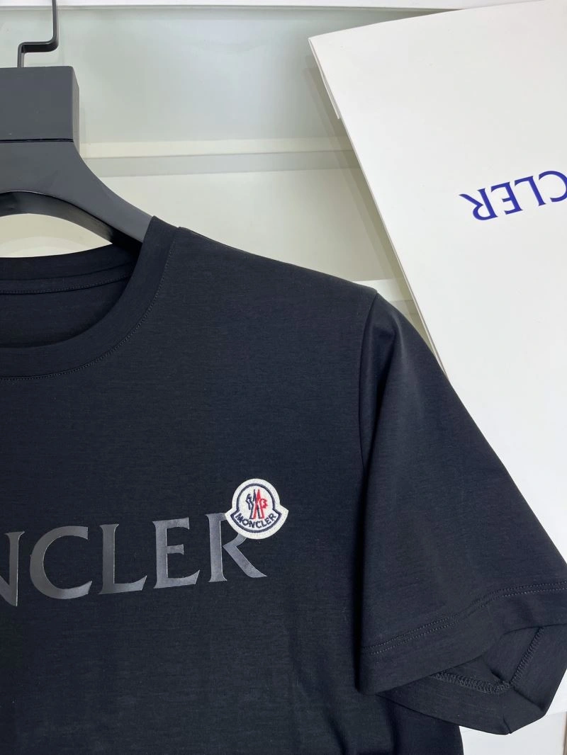 Moncler T-Shirts Versatile 140405