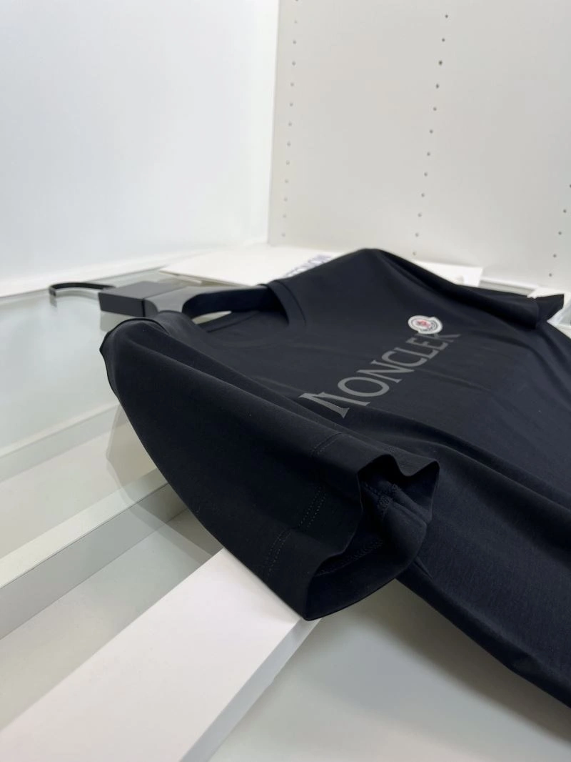 Moncler T-Shirts Versatile 140405