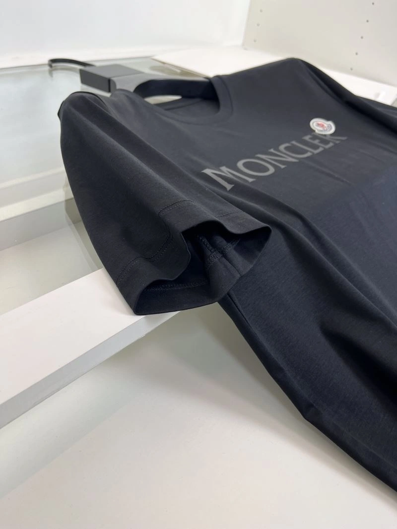 Moncler T-Shirts Versatile 140405