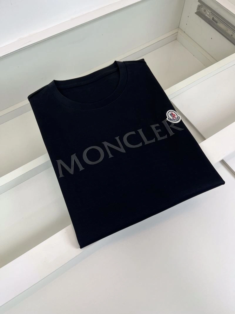 Moncler T-Shirts Versatile 140405