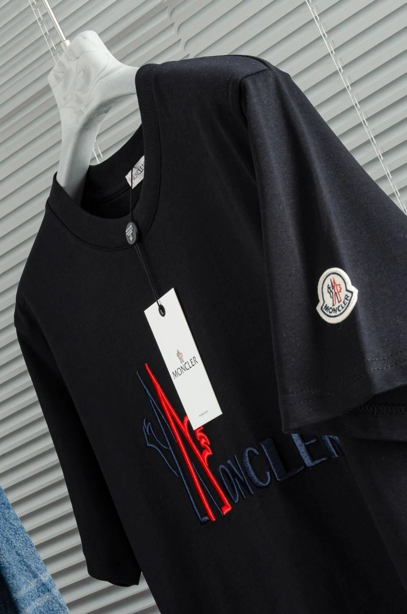 Moncler T-Shirts Practical 140410