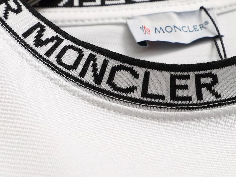 Moncler T-Shirts Durable 140384