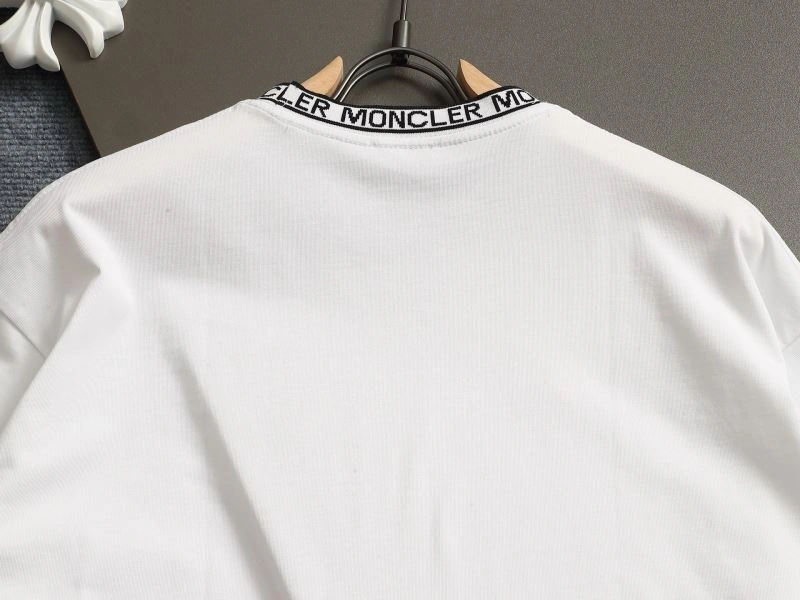 Moncler T-Shirts Durable 140384