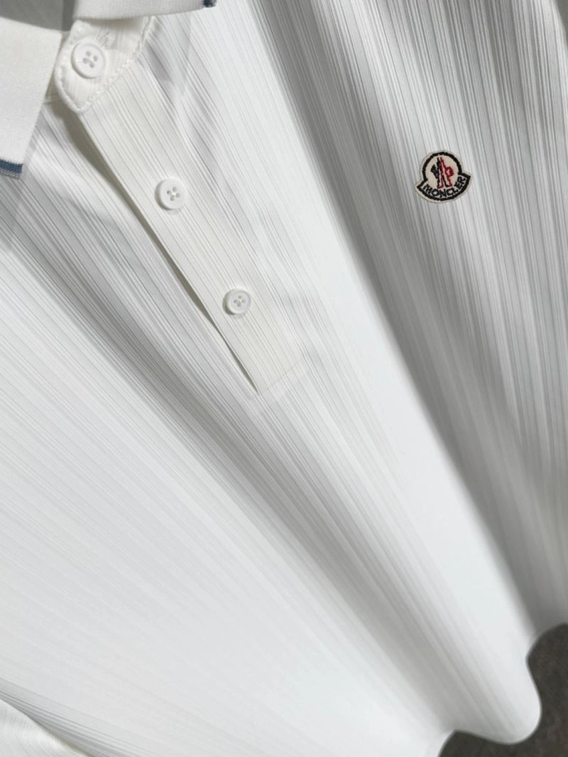 Moncler T-Shirts Comfortable 140383