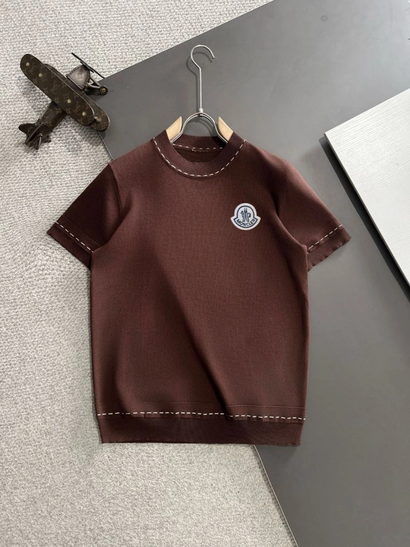 Moncler T-Shirts Sleek 140382