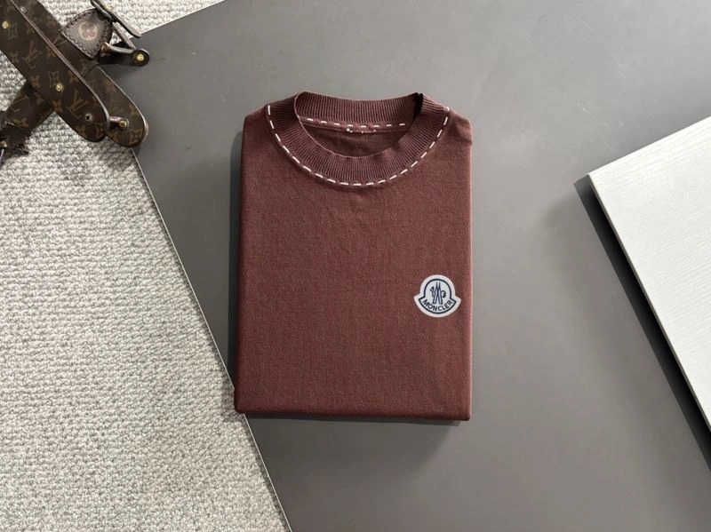 Moncler T-Shirts Sleek 140382