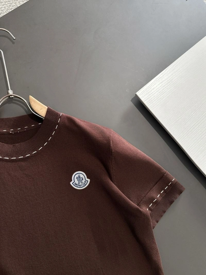 Moncler T-Shirts Sleek 140382