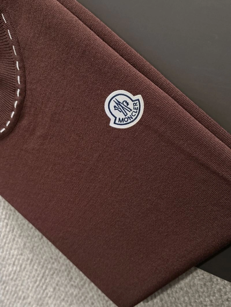 Moncler T-Shirts Sleek 140382