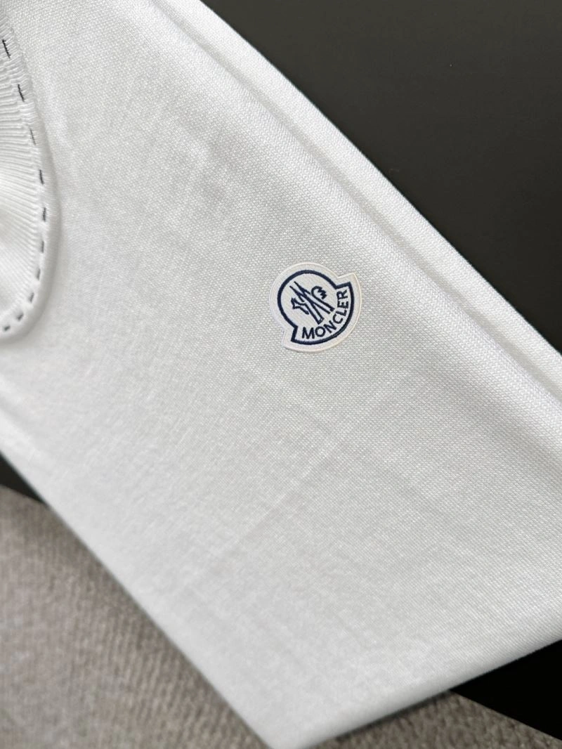 Stylish Moncler T-Shirts 140395