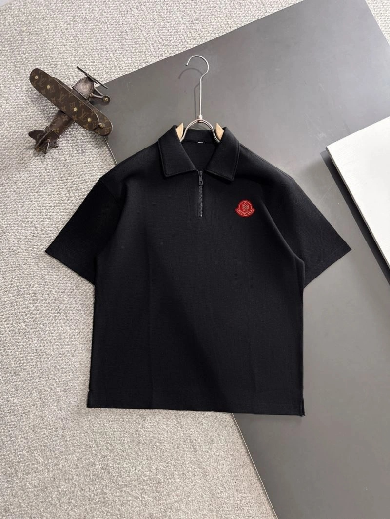Moncler T-Shirts Sleek 140375