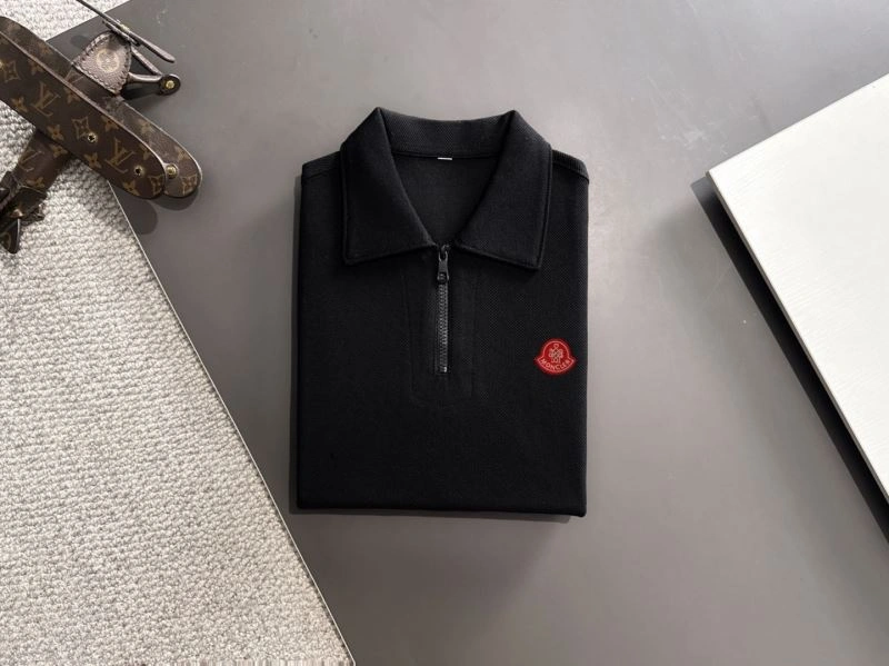 Moncler T-Shirts Sleek 140375