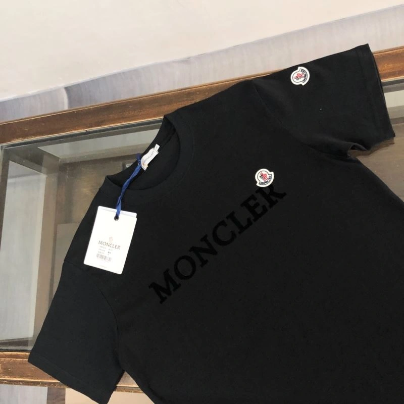 Moncler T-Shirts Resilient 140099