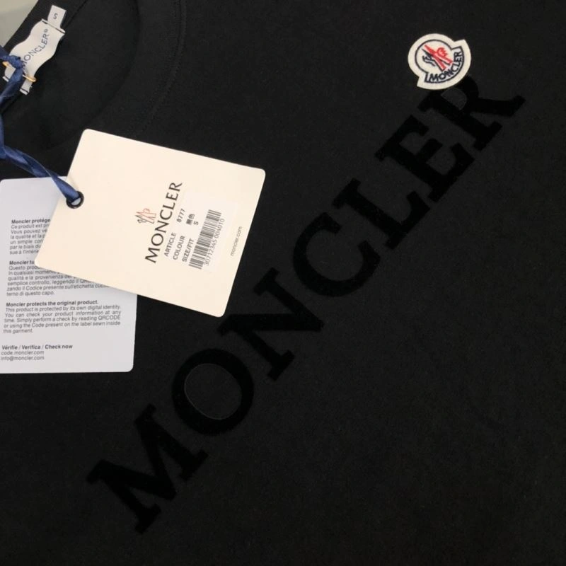 Moncler T-Shirts Resilient 140099