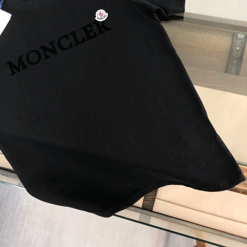 Moncler T-Shirts Resilient 140099