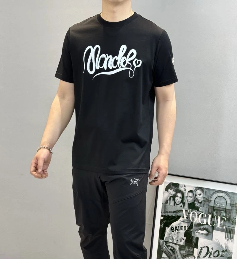 Moncler T-Shirts Lightweight 140082