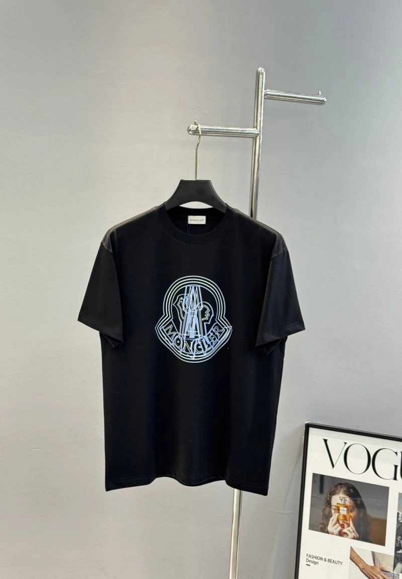 Moncler T-Shirts Versatile 140084