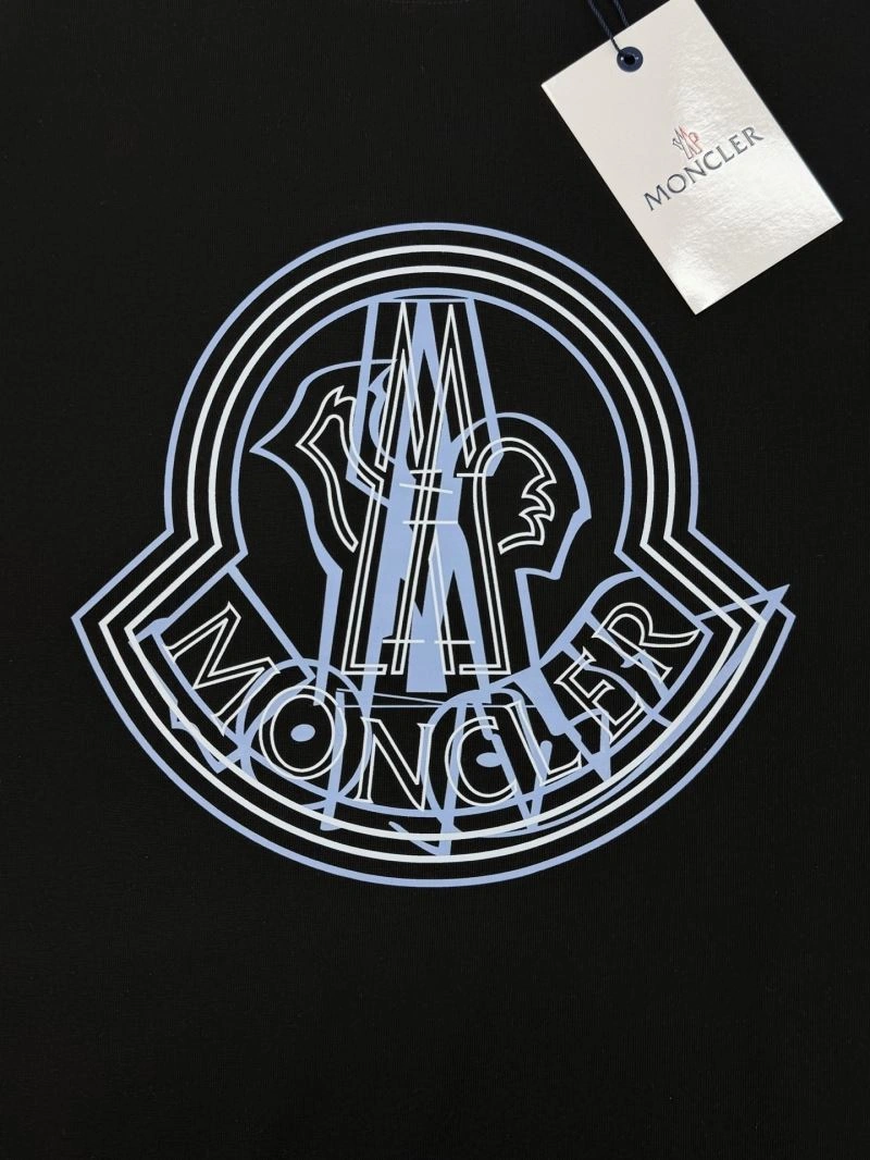 Moncler T-Shirts Versatile 140084
