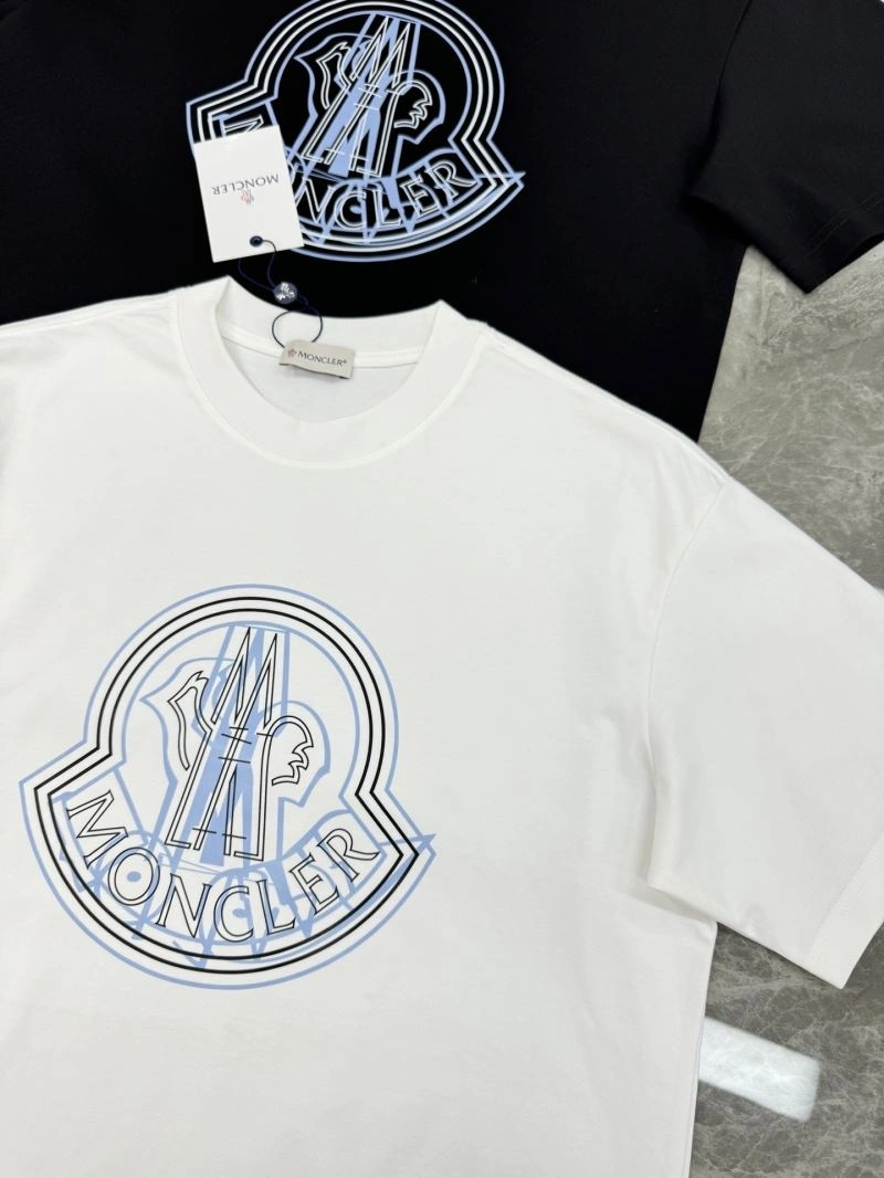Moncler T-Shirts Versatile 140084