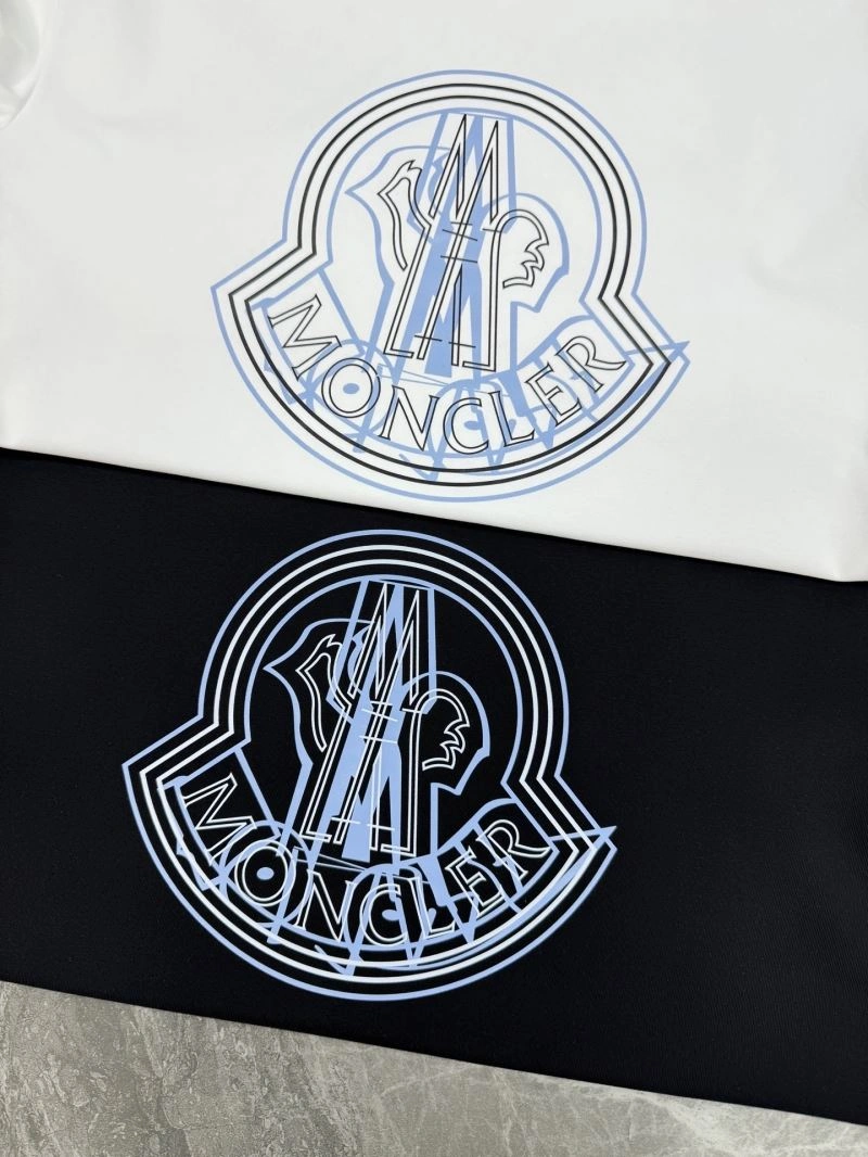 Moncler T-Shirts Versatile 140084