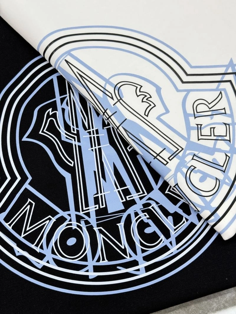 Moncler T-Shirts Versatile 140084