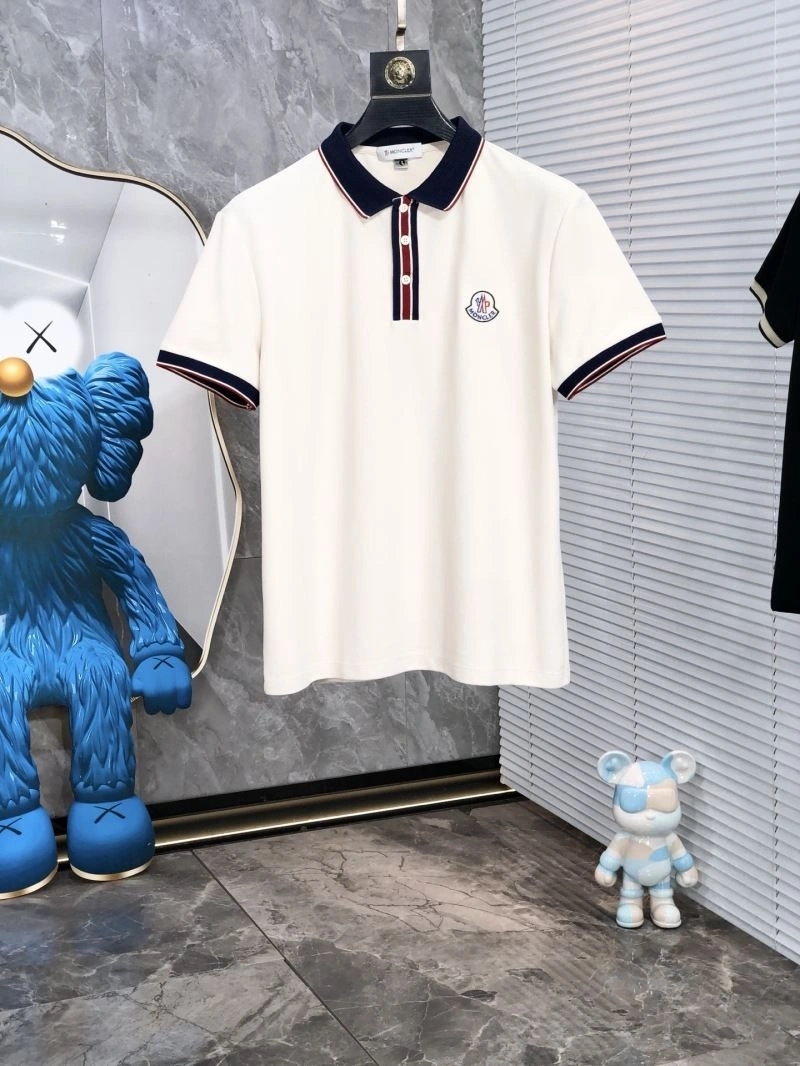 Moncler T-Shirts Snug 140077