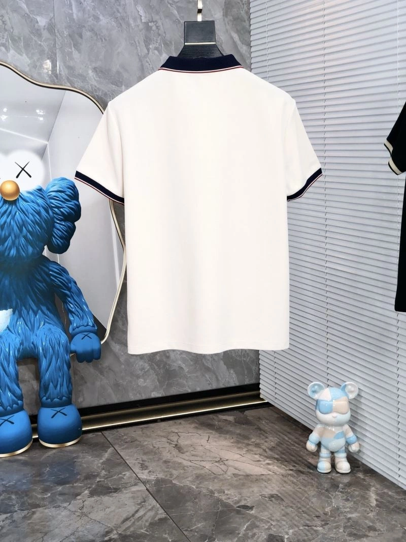 Moncler T-Shirts Snug 140077