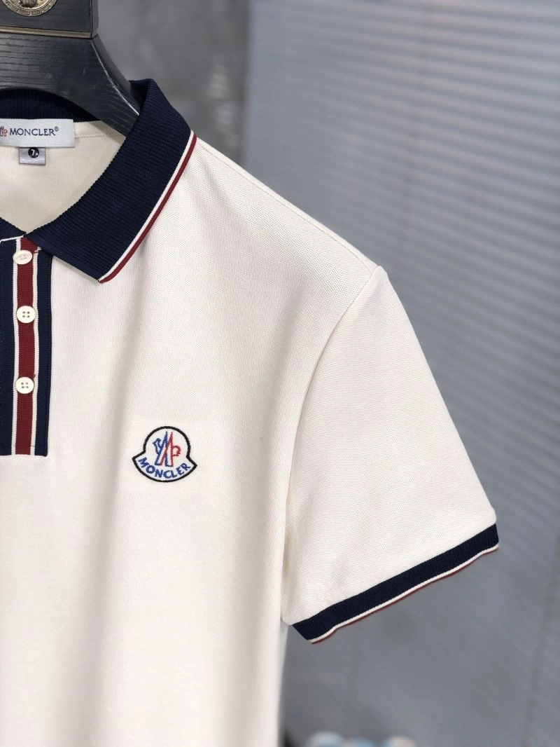 Moncler T-Shirts Snug 140077